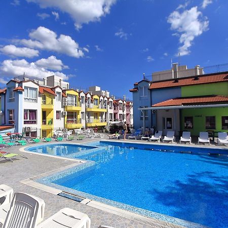 Private Apartment With Parking And Pool Balchik Bagian luar foto