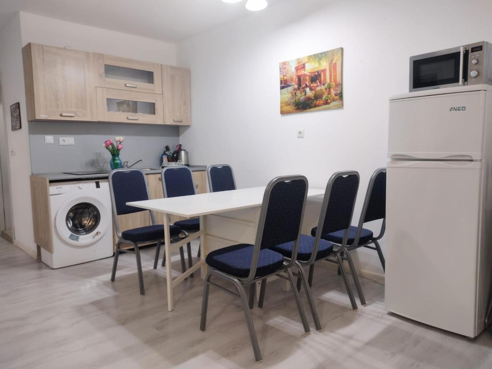 Private Apartment With Parking And Pool Balchik Bagian luar foto
