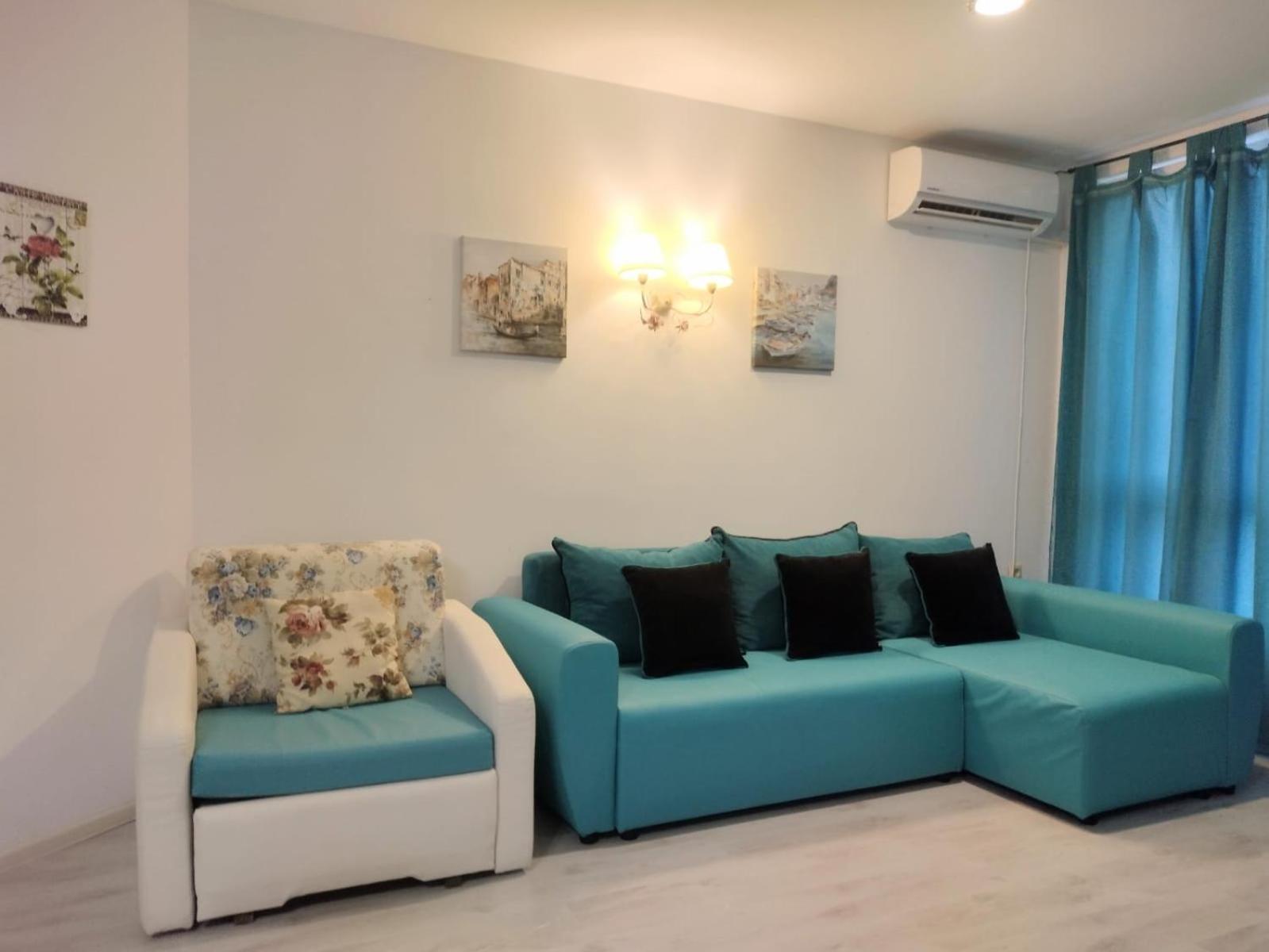 Private Apartment With Parking And Pool Balchik Bagian luar foto