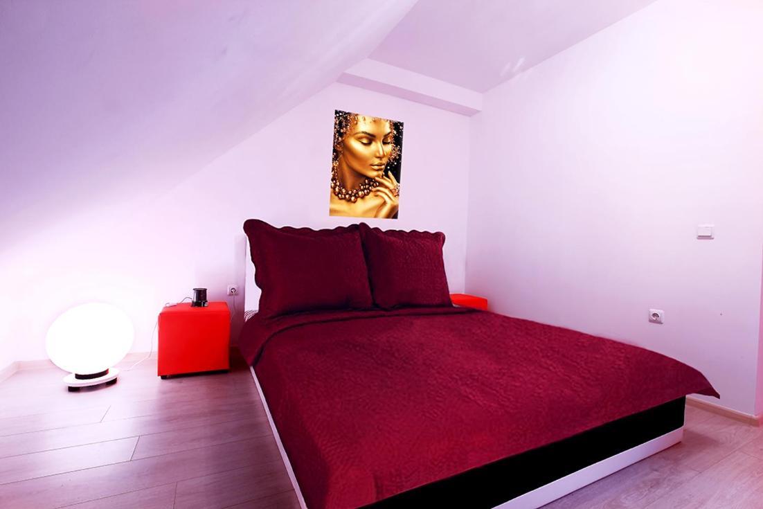 Private Apartment With Parking And Pool Balchik Bagian luar foto