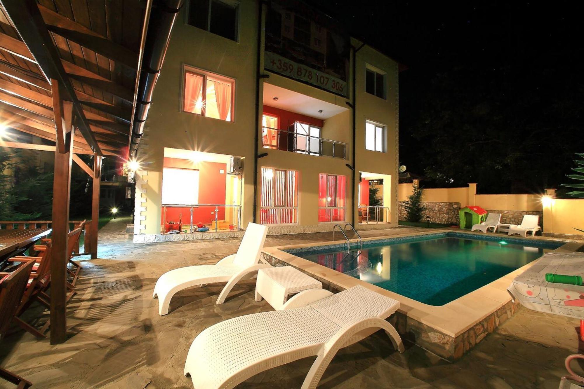 Private Apartment With Parking And Pool Balchik Bagian luar foto