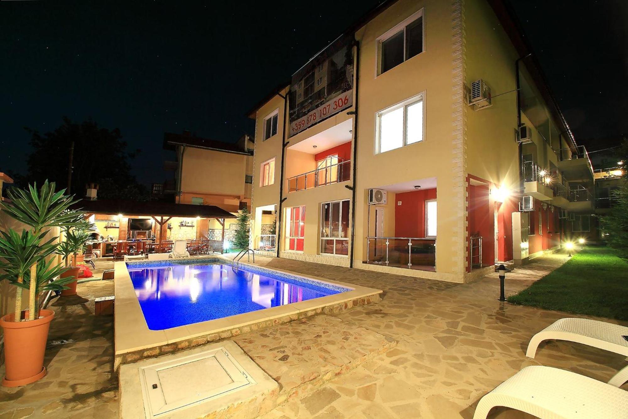 Private Apartment With Parking And Pool Balchik Bagian luar foto