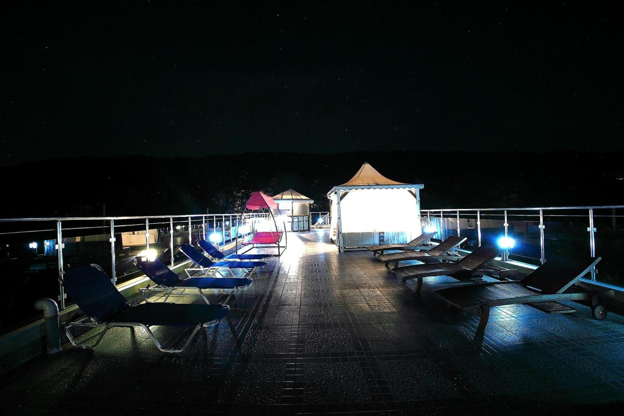 Private Apartment With Parking And Pool Balchik Bagian luar foto