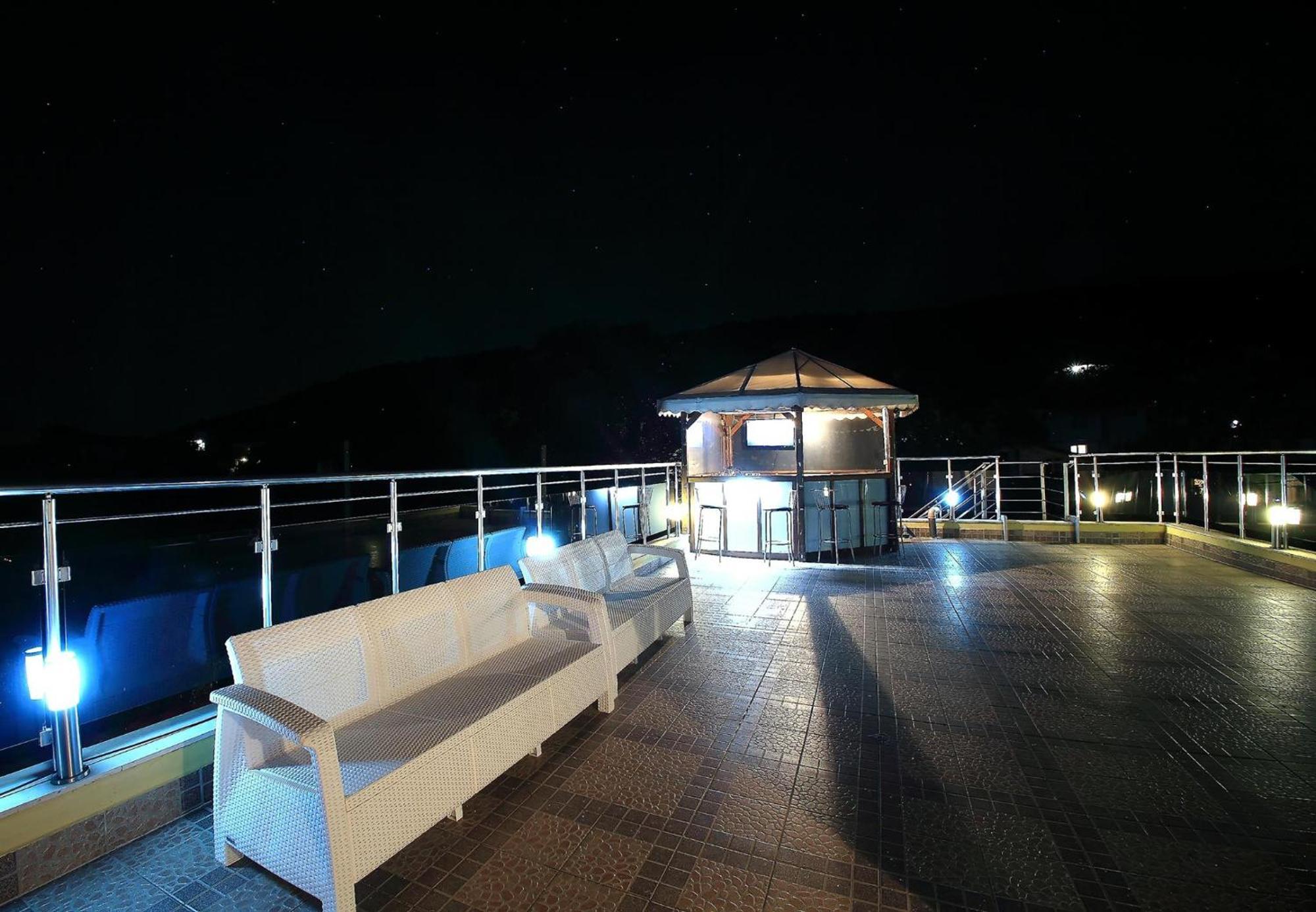Private Apartment With Parking And Pool Balchik Bagian luar foto